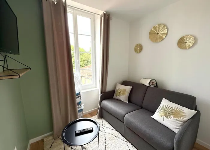 Le Nid Avec Cour Paratagee