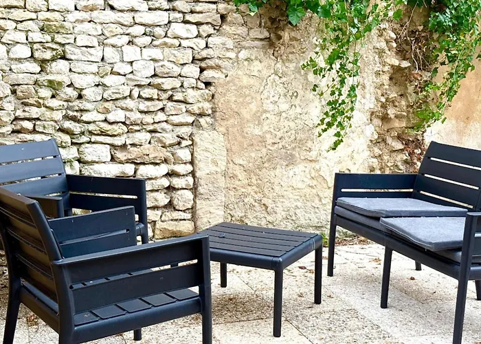 Le Nid Avec Cour Paratagee Apartment Saint-Jean-d'Angely