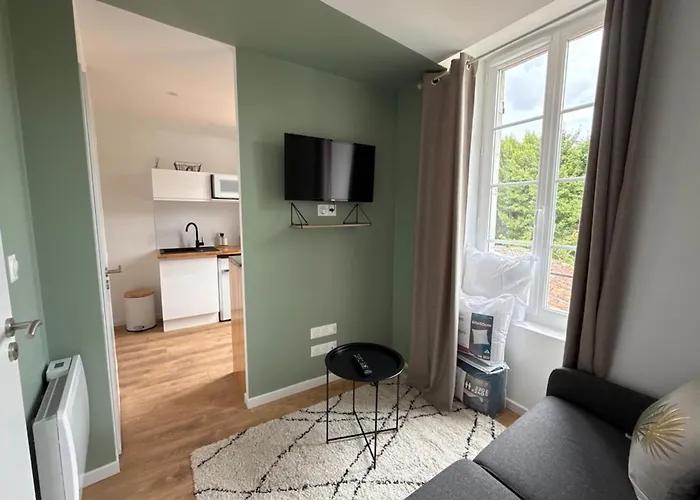 Le Nid Avec Cour Paratagee Apartment